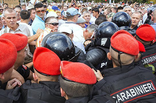 Полиция разогнала протестующих в центре Кишинева