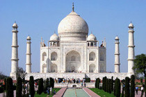 Taj Mahal will not “collapse” experts assure