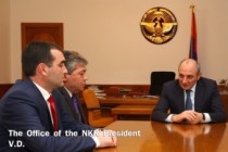 Б.Саакян встретился с членами фракции «Дашнакцутюн» и депутатской группы «Арцахатун»