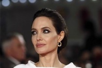 Angelina Jolie Pitt: Diary of a Surgery
