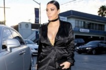 Pregnant Kim Kardashian shows off very ample cleavage