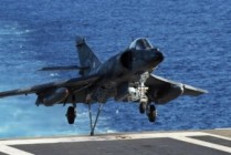 Франция нанесла авиаудары по позициям ИГ в Сирии с авианосца "Шарль де Голль"