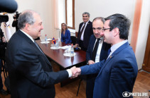 В парламенте Армении проходит встреча Армена Саркисяна с депутатами фракции «Елк»