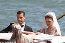 The Daily Mail: Arsenal midfielder Henrikh Mkhitaryan kisses his beautiful bride Betty Vardanyan as they marry in Venice (photos)