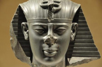 3000-летний бюст Тутанхамона ушёл с молотка (Видео)
