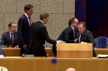 В Нидерландах министр упал в обморок во время обсуждения коронавируса (Видео)