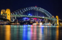 Протестующие остановили движение на мосту Харбор-Бридж в Сиднее