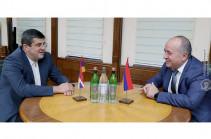 Глава Минобороны Армении обсудил с президентом Карабаха обстановку на линии соприкосновения
