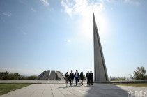 Члены делегации Франции посетили мемориальный комплекс «Цицернакаберд» и пантеон «Ераблур»