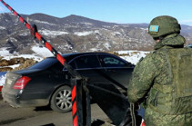 Российские миротворцы за сутки обеспечили безопасный въезд более 400 автомобилей и около 1,5 тыс. человек в Нагорный Карабах и обратно