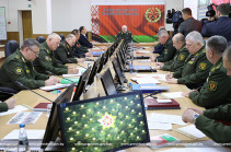Лукашенко созвал совещание с военными
