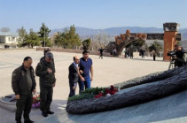 Виталий Баласанян почтил память погибших в Апрельской войне 2016 года