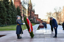 Премьер-министр посетил памятник Неизвестному солдату в Александровском парке