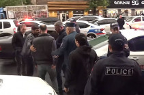 Полиция задержала в Ереване 32 участников автопробега