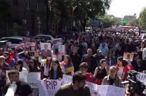 Оппозиция двинулась шествием к резиденции президента Армении