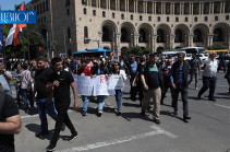 «Армения – без Трейси!», «Уходи, Трейси!» – акция протеста перед гостиницей «Marriott Armenia»