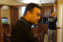 Արթուր Վանեցյանի օգնականի բնակարանում ոչինչ չի հայտնաբերվել, բայց որոշեցին նրան բերման ենթարկել (Տեսանյութ)