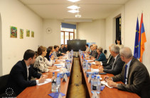 Թագուհի Թովմասյանը դեսպանների հետ հանդիպմանը բարձրաձայնել է խաղաղ բողոքի ակցիաների ընթացքում մարդու իրավունքների խախտումներին վերաբերող հարցեր