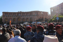 «Пашинян не представляет интересы Армении», «Армения без Никола!» – демонстранты заблокировали здание правительства
