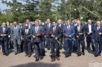 Делегации во главе с Акопом Аршакяном возложила венок и цветы к мемориалу «Вечный огонь» в Красноярске
