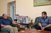 Левон Тер-Петросян в своём особняке встретился с президентом Арцаха