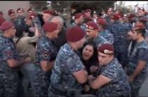 Пять матерей погибших военнослужащих получили телесные повреждения в «Ераблуре» – адвокат