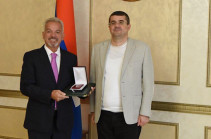 Президент Арцаха наградил благотворителя Вардана Назеряна медалью «Вачаган Барепашт»