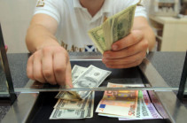 Курс доллара в Армении 403 драма, евро покупается по курсу 384 драма