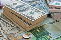 Евро покупается в армянских банках по обменному курсу 398 драмов, продается по курсу – 415 драмов