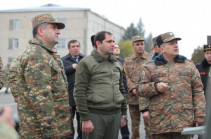 Сурен Папикян и Эдвард Асрян посетили одно из воинских формирований