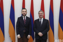 Блокаду Лачинского коридора обсудил представитель правящей партии Армении с секретарем МИД Кипра
