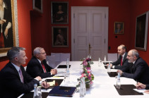 Նիկոլ Փաշինյանը Մյունխենում հանդիպել է ԱՄՆ Սենատի արտաքին հարաբերությունների հանձնաժողովի նախագահ Ռոբերտ Մենենդեսի հետ