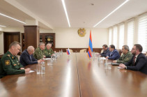 Папикян и Ленцов обсудили оперативную обстановку в зоне ответственности РМК в Нагорном Карабахе