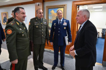 Сотрудничество в сфере военно-воздушных сил обсудили генерал-лейтенант Эдвард Асрян и адмирал Кристофер Грейди
