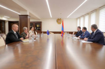 Сурен Папикян провел прощальную встречу с послом ЕС Андреа Викторин