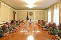 Араик Арутюнян встретился с командным составом Армии обороны Республики Арцах
