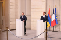 Пашинян в телефонном разговоре с Макроном заявил о готовности провести экстренные обсуждения с президентом Азербайджана