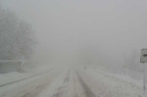 На автодорогах  Горисского, Гаварского, Ноемберянского регионов и в поворотах Дилижана местами наблюдается туман