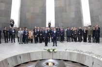 Сурен Папикян и министр вооруженных сил Франции посетили Мемориал памяти жертв Геноцида армян
