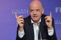 Президент ФИФА выступил против введения синих карточек в футболе