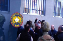 Двое напавших на полицейский участок в Ереване арестованы, третий пока в больнице