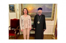 Константинопольский патриарх ААЦ и посол Франции в Турции обсудили вопрос армянской общины