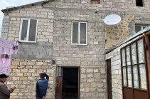 МВД: Из-за обстрелов Азербайджана повреждены крыша и окно одного из домов в селе Тех