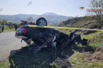 Կոտայքում «Volkswagen»-ը գլխիվայր շրջվել է. կա զոհ և վիրավոր, նրանց գյուղացիները հայտնաբերել են ավտոմեքենայից 20 մետր հեռավորության վրա