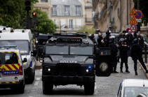 В Париже неизвестный пришел в консульство Ирана и угрожает устроить взрыв