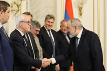 Пашинян обсудил региональные вопросы с членами группы дружбы Армения-Франция Сената Франции