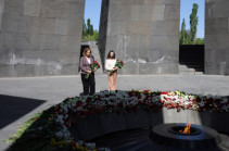 ԱՄՆ դեսպանը հրգանքի տուրք է մատուցել Հայոց ցեղասպանության զոհերի հիշատակին