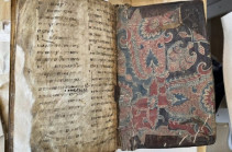В Армянском музее Америки восстанавливаются ценные рукописи и обереги