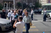 Граждане перекрыли улицу Чаренца в Ереване