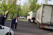 Երևանում և մարզերում մեկնարկել են անհնազանդության ակցիաները. քաղաքացիները բեռնատարներով փակել են Ազատության պողոտան
